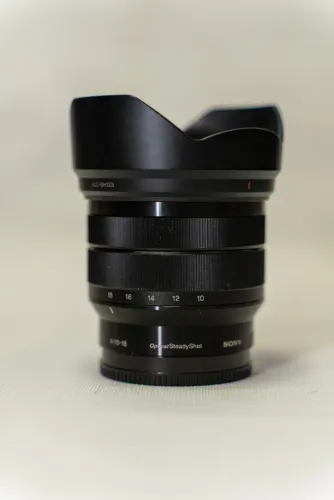 Lente Grande Angular Sony E 10-18mm F/4 Oss Sel1018 Apsc Preto (Usado)