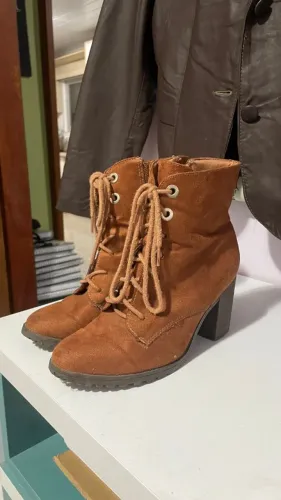 Bota de Camurça Feminina - N:34