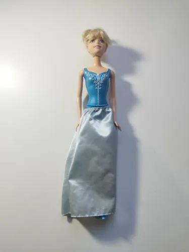 Boneca Cinderela Disney Usada Para Brincar ou Reposição