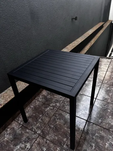 MESA RIPADA EM ALUMÍNIO COM PINTURA ELETROSTÁTICA
