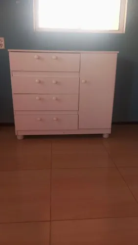 Vendo cômoda e berço 