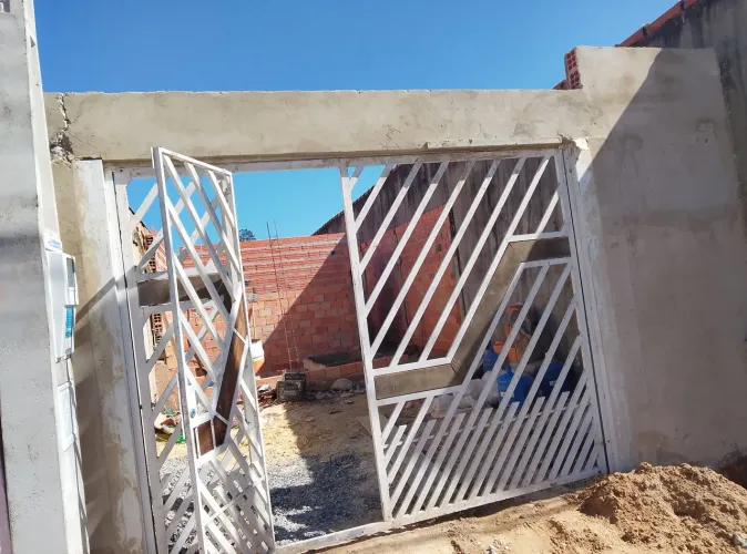 Vendo casa em construção no bairro vila rica em Sarapuí