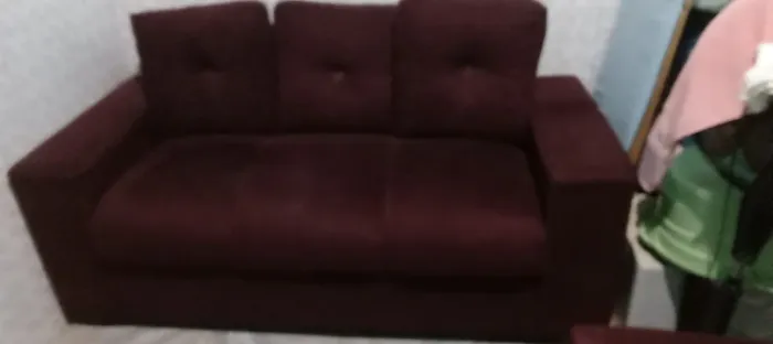 Vendo um sofá e 2 poltronas