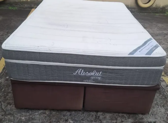 Vendo cama box com Colchão