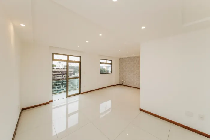 Apartamento com 3 quartos, 3 varandas e 3 vagas para venda