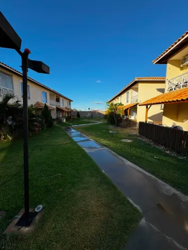 ALUGA-SE APARTAMENTO NO CONDOMÍNIO