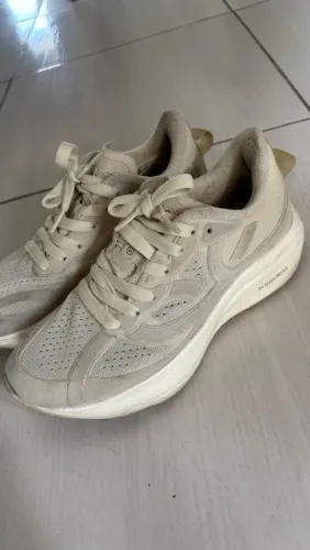 Tenis corre 4s bege