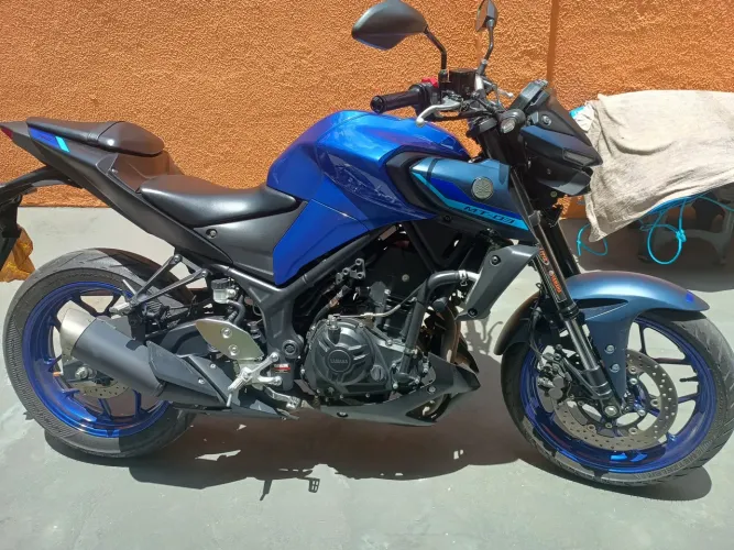 Moto Yamaha MT03