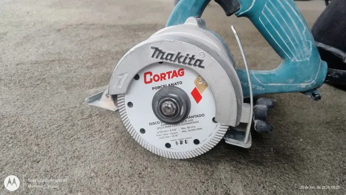 SERRA MÁRMORE MAKITA 4100NH3 1300W PROFISSIONAL COM CHAVES E DISCO DE BRINDE