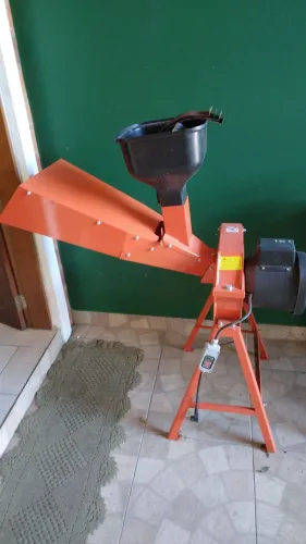 Triturador de folhas e galhos