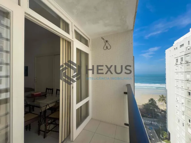 Apartamento com varanda e vista mar na quadra-mar da Praia das Pitangueiras à venda, Guaru