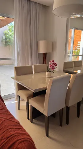 Mesa de Jantar 4 Lugares com Tampo de Vidro + 4 Cadeiras