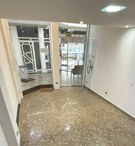 Sala comercial localizada no Centro de Foz do Iguaçu para alugar!! 22m2