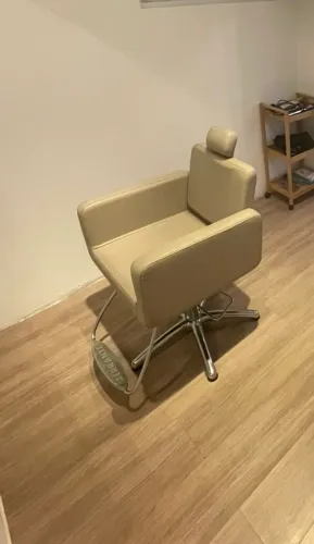 Vendo cadeira de cabeleireira ferrante.