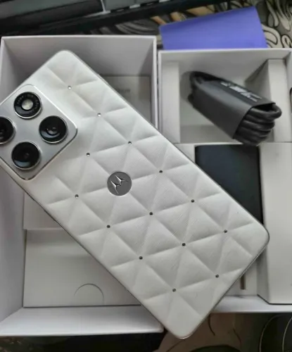 Moto Edge 70 by Swarovski lacrado com nota fiscal e garantia