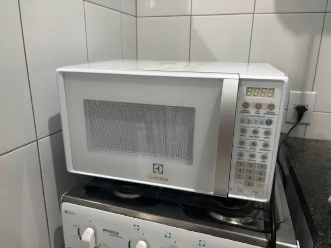 Microondas Electrolux 20L - Bom estado - Usado (1 ano)
