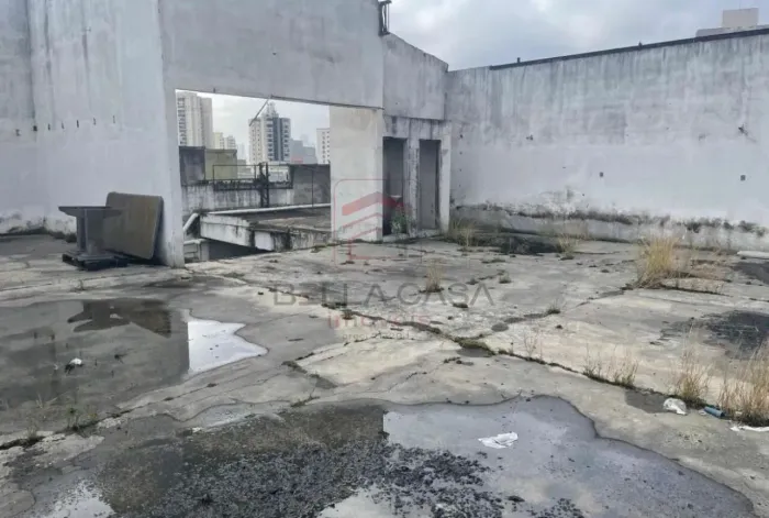 Galpão em zona mista