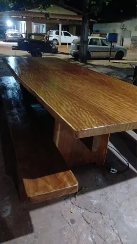 VENDE-SE MESA DE MADEIRA