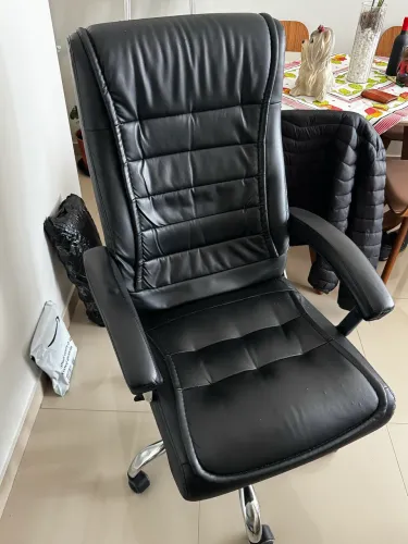 Cadeira de Escritório Presidente Ergonômica - Preta com Molas Ensacadas.