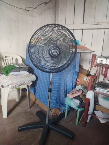 Vendo Ventilador Tron de 50 centímetros semi novo pôr motivo mudança