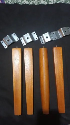 4 Quatro Pés de Madeira Envernizados 30 cm de altura placas metal para aparafusar