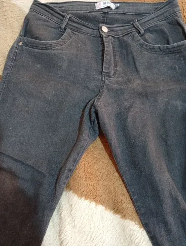 Vendo 3 calças Jeans com elastano. R$ 60 reais