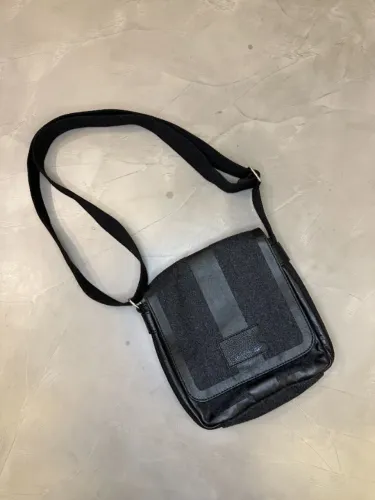 Bolsa Lacoste Transversal Shoulder Bag - Lã e Couro Legítimo (Modelo NH0825JW)