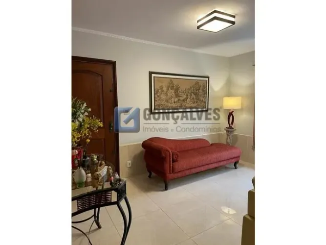 Casa Residencial de 2 Quartos (1 Suíte) com 5 Vagas em Vila Camilópolis, Santo André