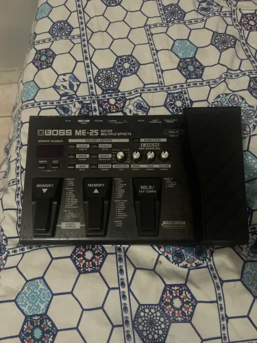 Pedaleira Boss ME-25