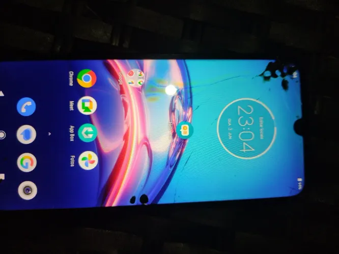 Moto e6 32gb com tela trincada e mancha mais está funcionando 