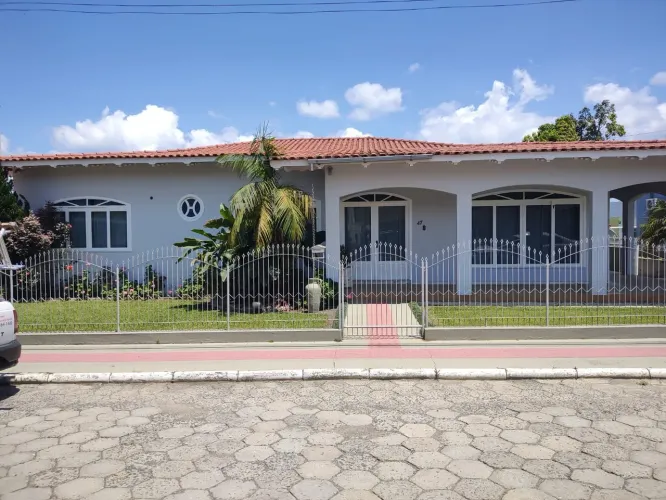 LINDA CASA DE ALVENARIA - AVENIDA TIRADENTES - CENTRO - RIO DO CAMPO - SC