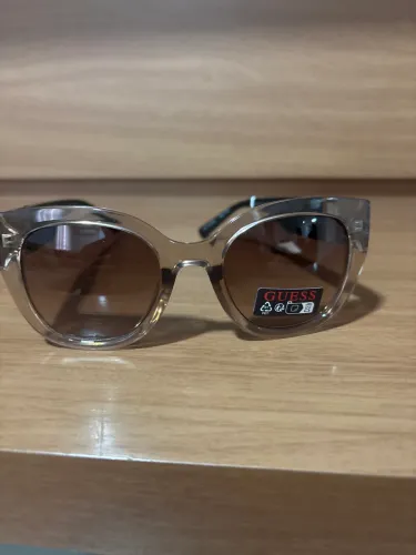 Óculos Guess  feminino  !
