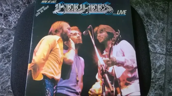 LP duplo (Discos de vinil) The Bee Gees: Here at last...live! - novíssimo!
