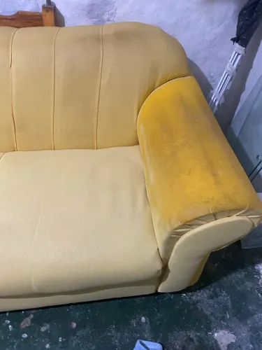 Sofá de três lugares