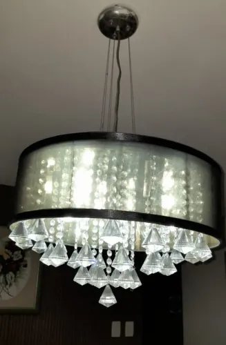 Lustre Pendente Cilíndrico com Cúpula de Tecido e Cristais