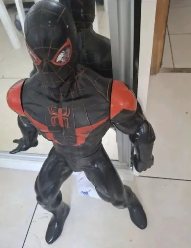 Boneco mile morales 55 cm articulado bom estado