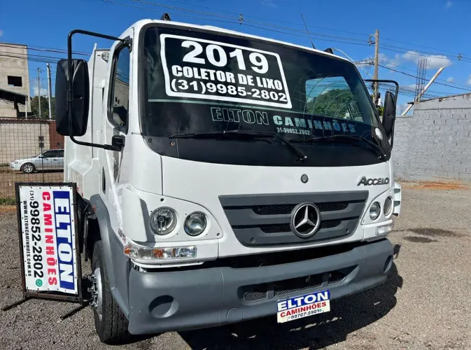 CAMINHÃO 3/4  COMPACTADOR DE LIXO A VENDA MERCEDES BENZ ACCELO 1016 