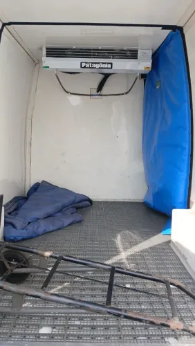 Transporte de cargas, fretes e carretos comum e refrigerada