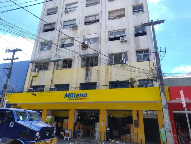 VENDO SALA COMERCIAL NA CIDADE, RUA DA PALMA 5° ANDAR COM BANHEIRO, 30 M², ACEITA FINANCIA