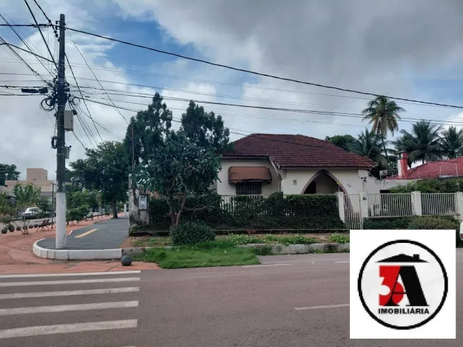 640m2 Frente á praça Aluisio Ferreira