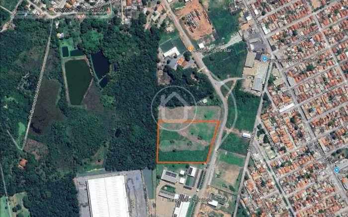 ÁREA COMERCIAL DE 25.000M²