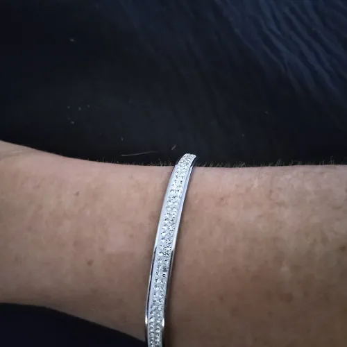 Lindo Bracelete em Aço e Zircônias 