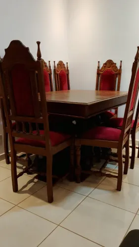 Mesa de Jantar com 8 cadeiras - estilo colonial - madeira maciça