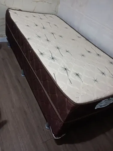 Cama solteiro semi nova só 190 retira no centro