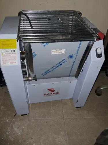 Amassadeira Braesi 15kg. Masseira Profissional para pizzarias, padarias e restaurantes.