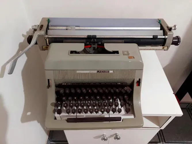 Máquina datilografia olivetti Linea 88