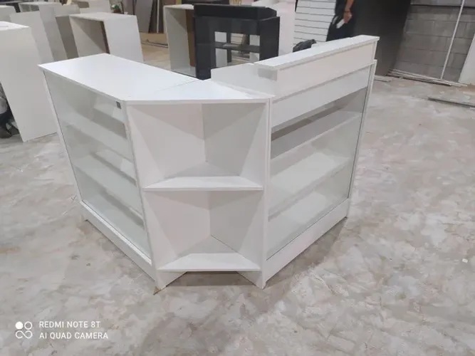 Balcão caixa vitrine c/ vitrine L MDF 