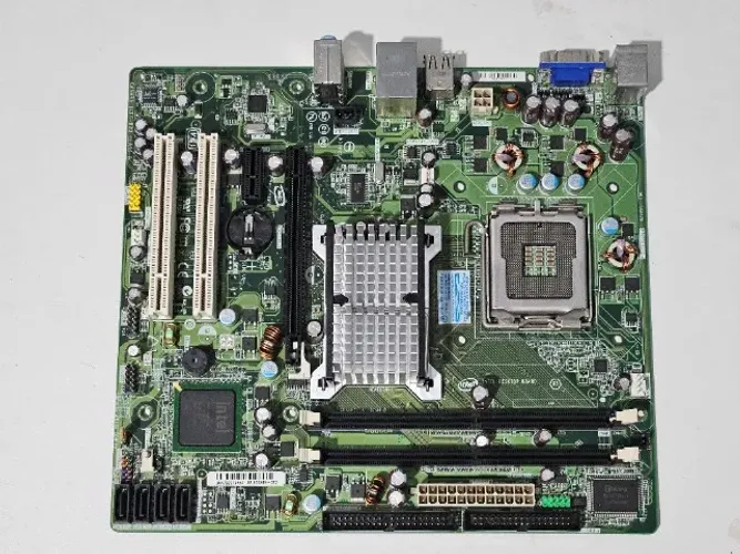 (pino torto, sucata) Placa mãe intel G31 socket 775 