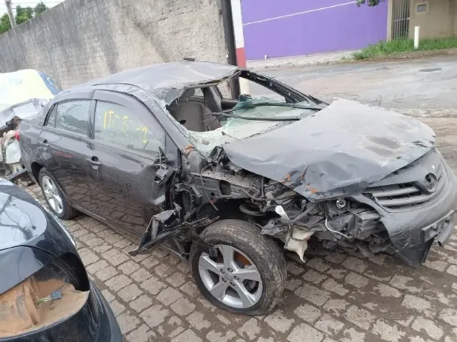 Temos peças para essa sucata! Toyota Corolla Gli 1.8 2012/2013