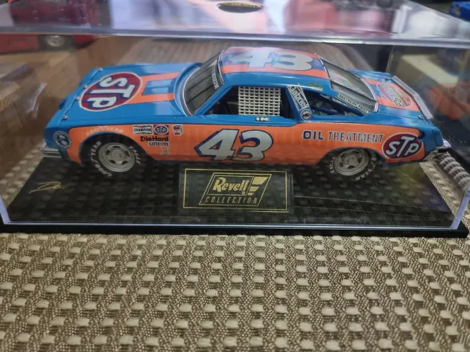 Miniatura de corrida 43 STP - Franklin mint 1:24 raro Richard petty museum
